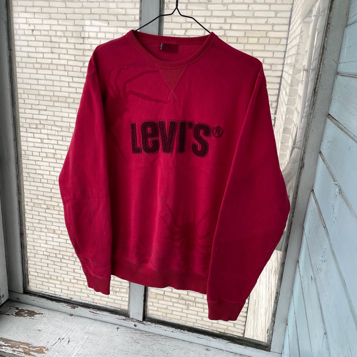 Levi’s Faded Spider Sweatshirt – Vintage Red Levi’s Crewneck with Subtle Spider Fade | 1 of 1
