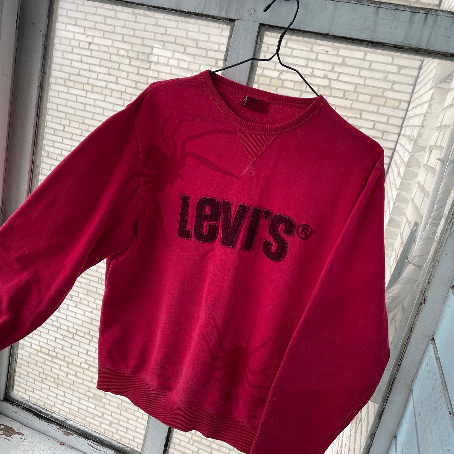 Levi’s Faded Spider Sweatshirt – Vintage Red Levi’s Crewneck with Subtle Spider Fade | 1 of 1