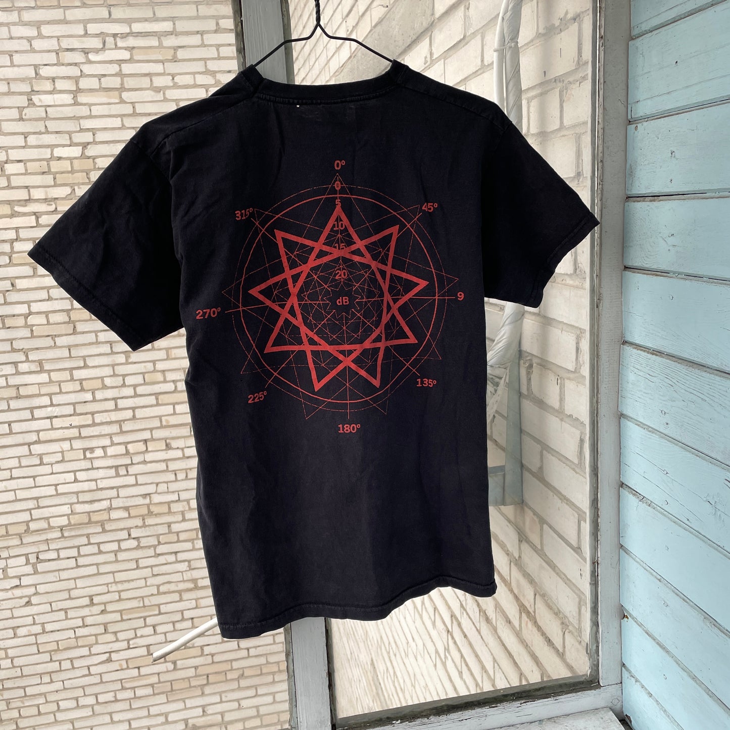 Vintage Slipknot T-Shirt โ Classic Red Horror Graphic | 00s Metal Band Tee Fruit of the Loom M