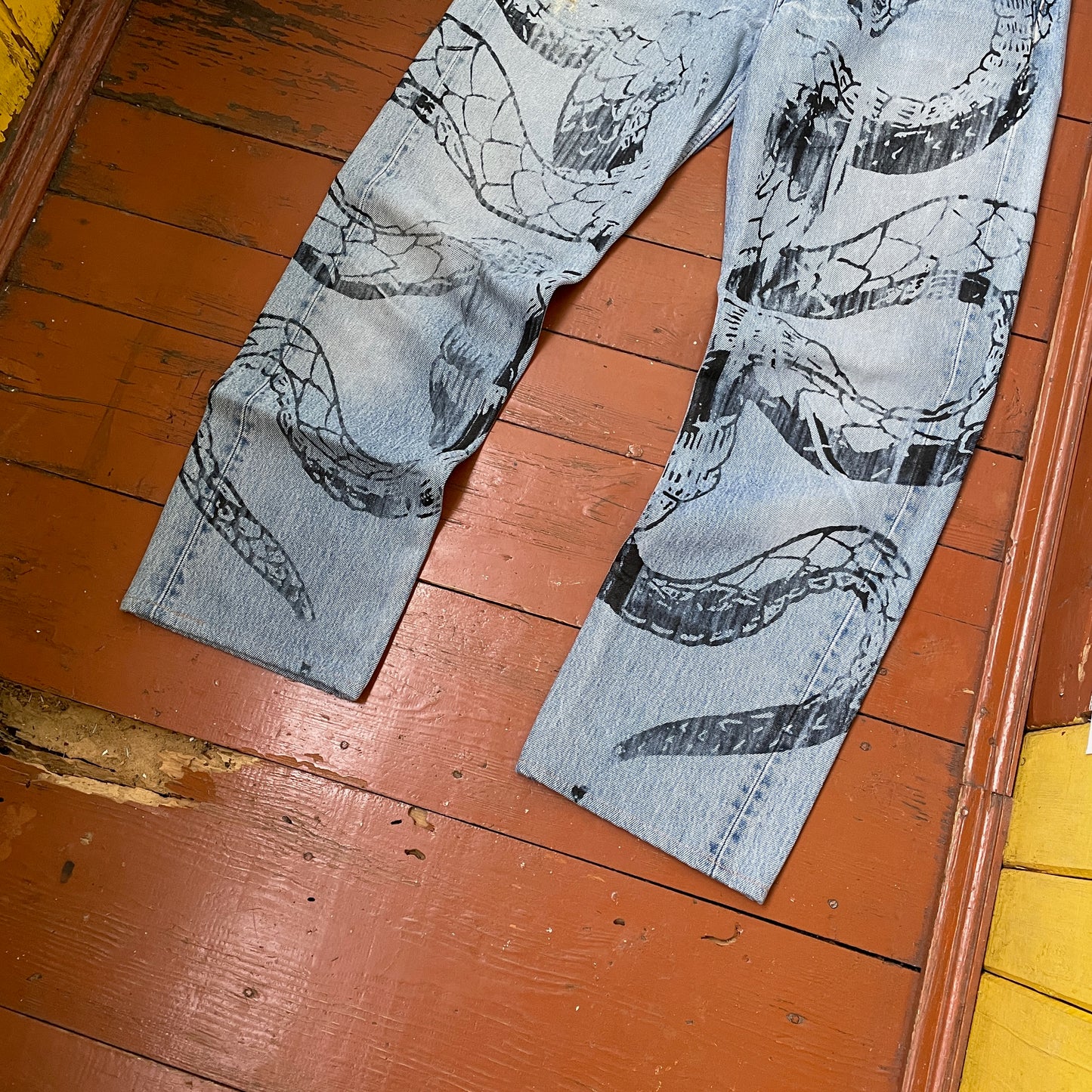 Custom Levi’s Snake Jeans – Faded Blue Denim with Full Black Snake Artwork | Vintage 1 of 1