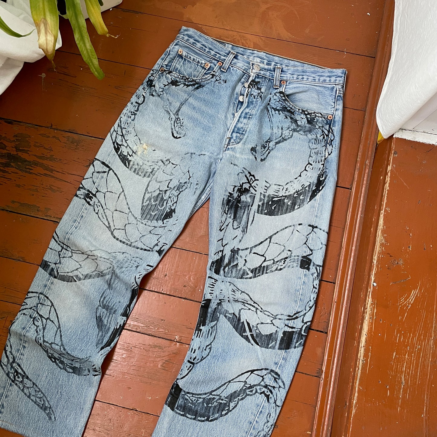 Custom Levi’s Snake Jeans – Faded Blue Denim with Full Black Snake Artwork | Vintage 1 of 1