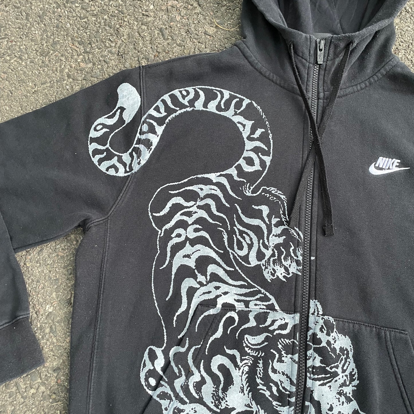 Custom Nike Tiger Hoodie – Black Zip-Up with White Tiger Art | Vintage Y2K 1 of 1