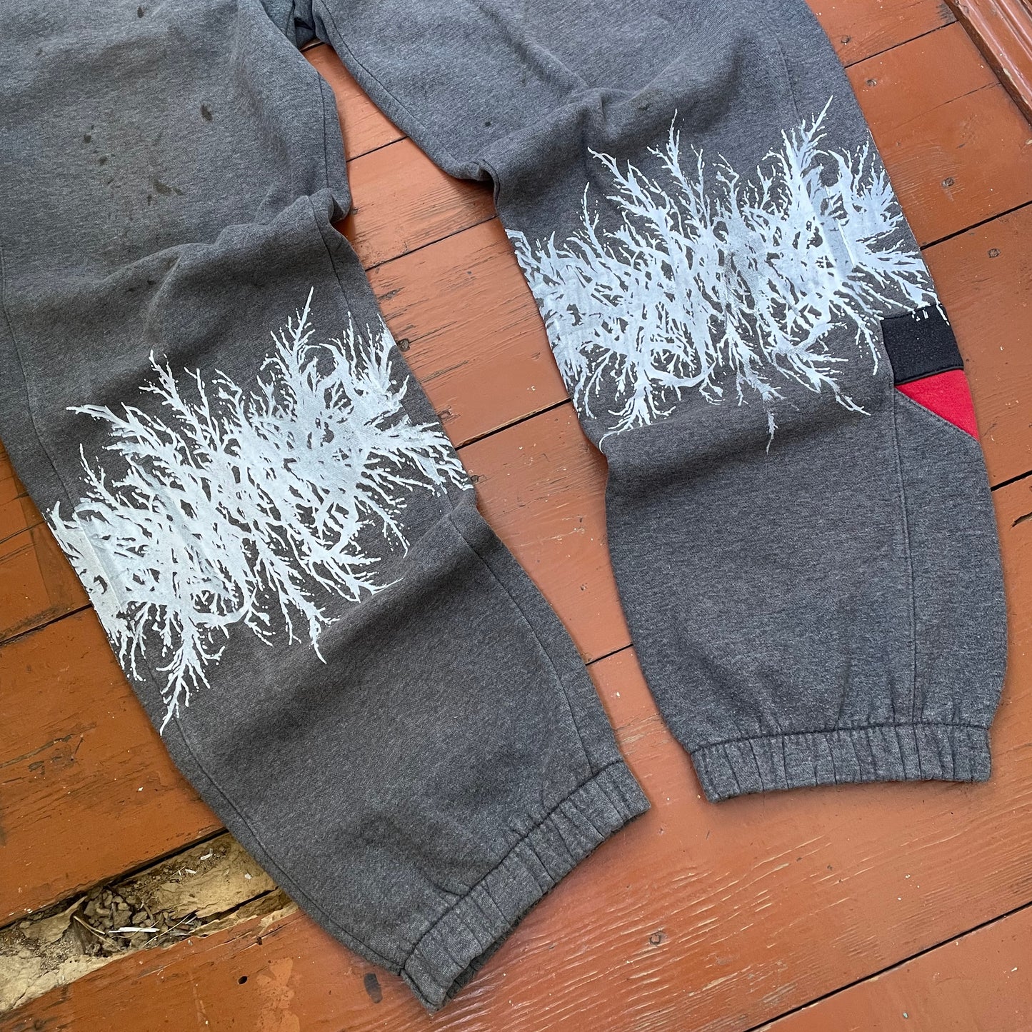 Custom Nike Grunge Sweatpants – Vintage S Grey with White Print | 00s Streetwear Joggers