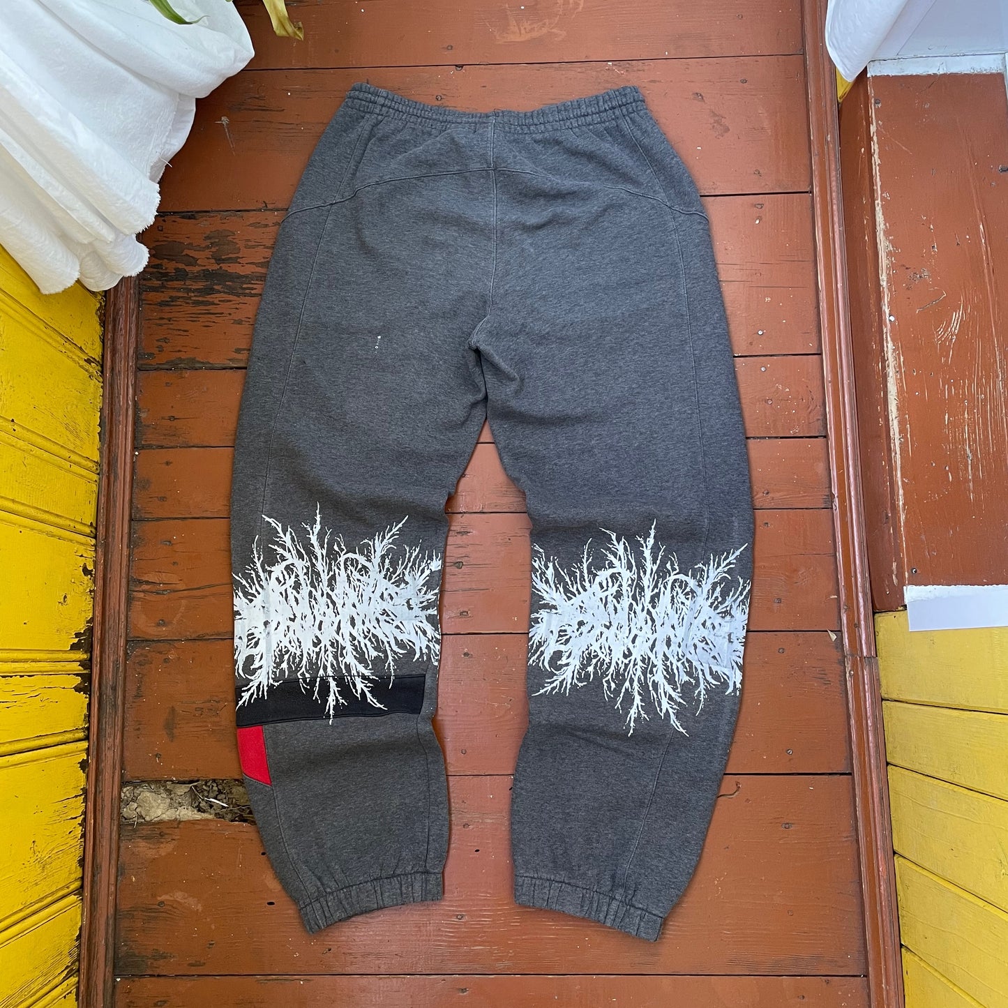 Custom Nike Grunge Sweatpants – Vintage S Grey with White Print | 00s Streetwear Joggers