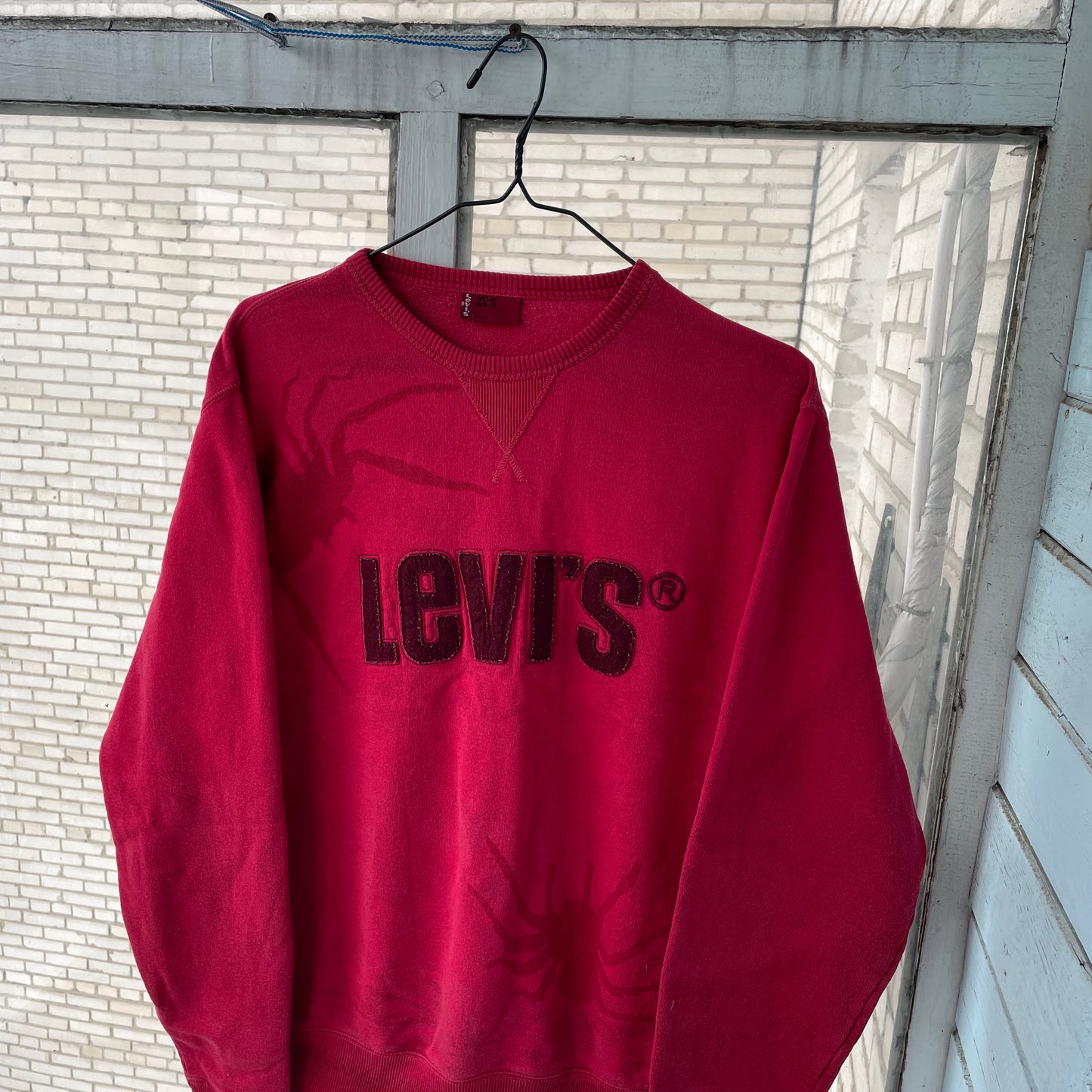 Levi’s Faded Spider Sweatshirt – Vintage Red Levi’s Crewneck with Subtle Spider Fade | 1 of 1