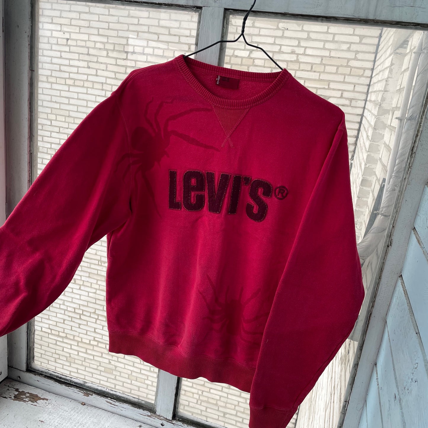 Levi’s Faded Spider Sweatshirt – Vintage Red Levi’s Crewneck with Subtle Spider Fade | 1 of 1