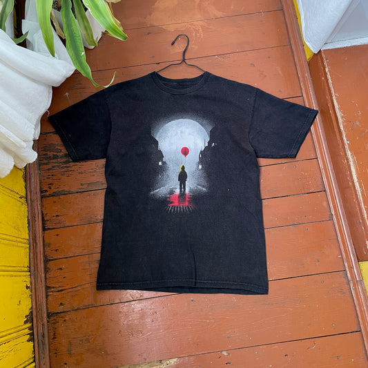 IT Horror Movie T-Shirt – Vintage Black Tee with Moon & Balloon Print