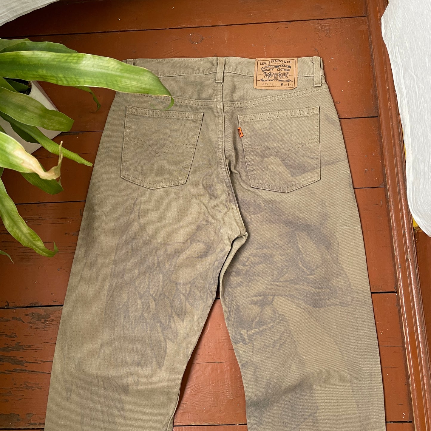 Custom Levi’s Skull & Wing Pants – Handprinted Bleach Art on Khaki | Vintage Grunge 1 of 1