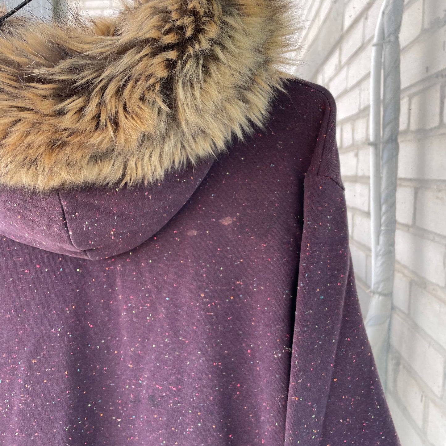 Custom Carhartt Fur Hoodie – Burgundy Speckled with Faux Fur Hood | Vintage Workwear Grunge