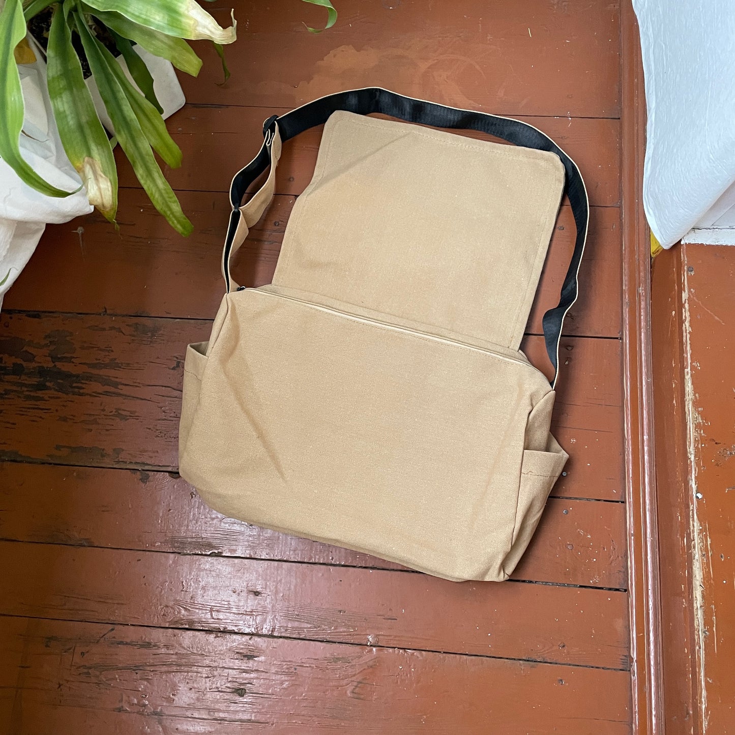 Custom Canvas Shoulder Bag – Beige Messenger with Black Stars | Reworked Streetwear 1 of 1