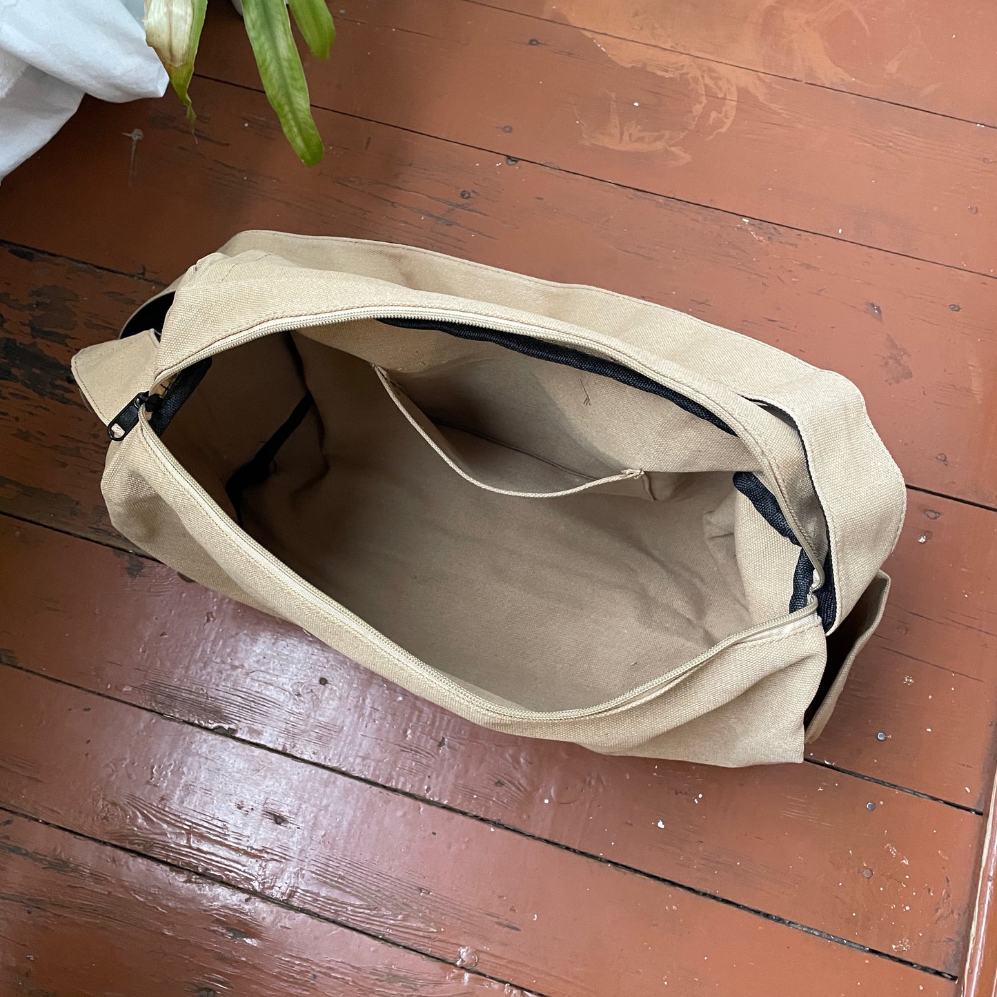 Custom Canvas Shoulder Bag – Beige Messenger with Black Stars | Reworked Streetwear 1 of 1