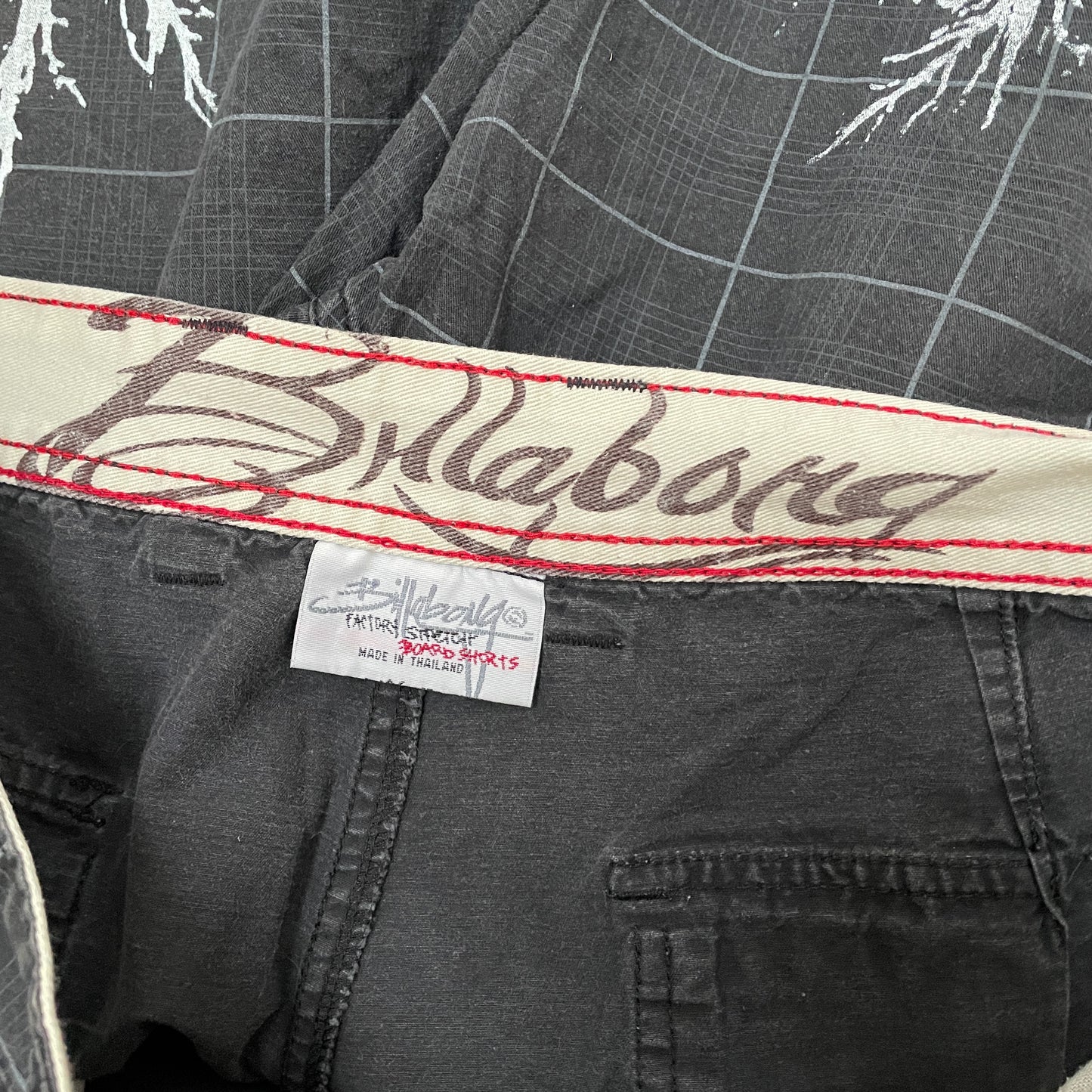 Billabong Y2K Black Grid Shorts – White Splash Graphic | Vintage Skate Surf Style 00s