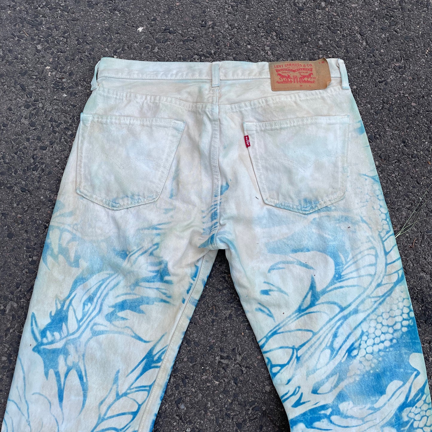 Custom Levi’s Dragon Jeans – Washed Blue Dragon Art | Vintage 1 of 1